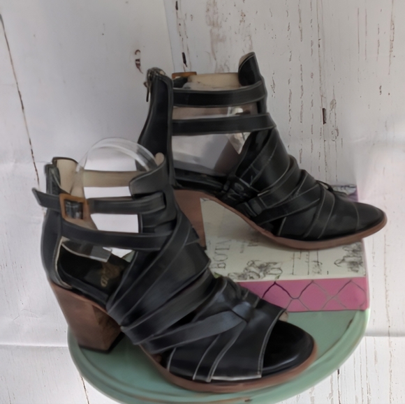 Freebird By Steven Claw Shoes - Picture 11 of 14